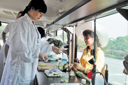 挑選食品安全檢測車廠家，需要注意這3點